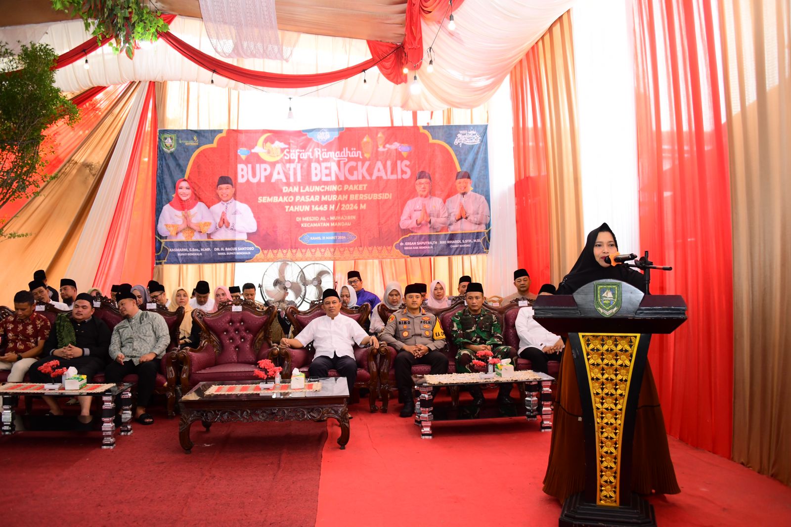 Bupati Kasmarni Berbagi Kebahagian Bersama Anak Yatim dan Kaum Dhuafa