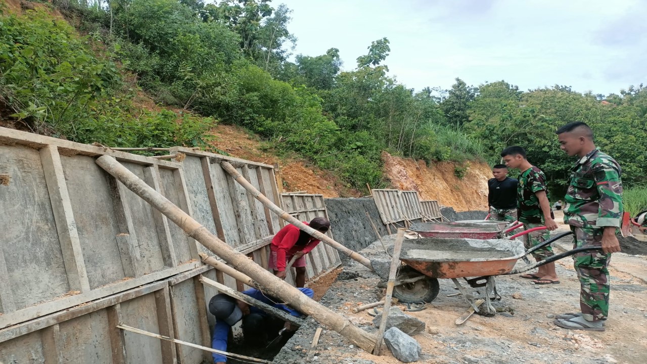 Finishing Talud 50 M Berpacu Dengan Waktu