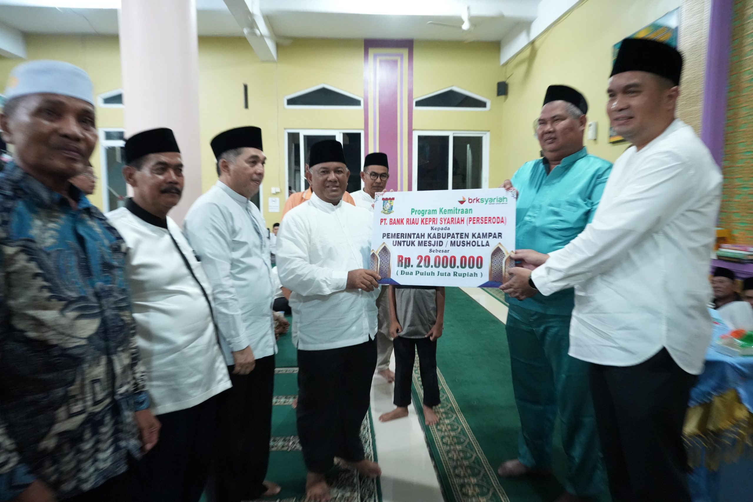 Safari Ramadhan di Desa Lubuk Sakat, Pj Sekda Kampar Himbau Masyarakat Untuk Hidupkan Masjid