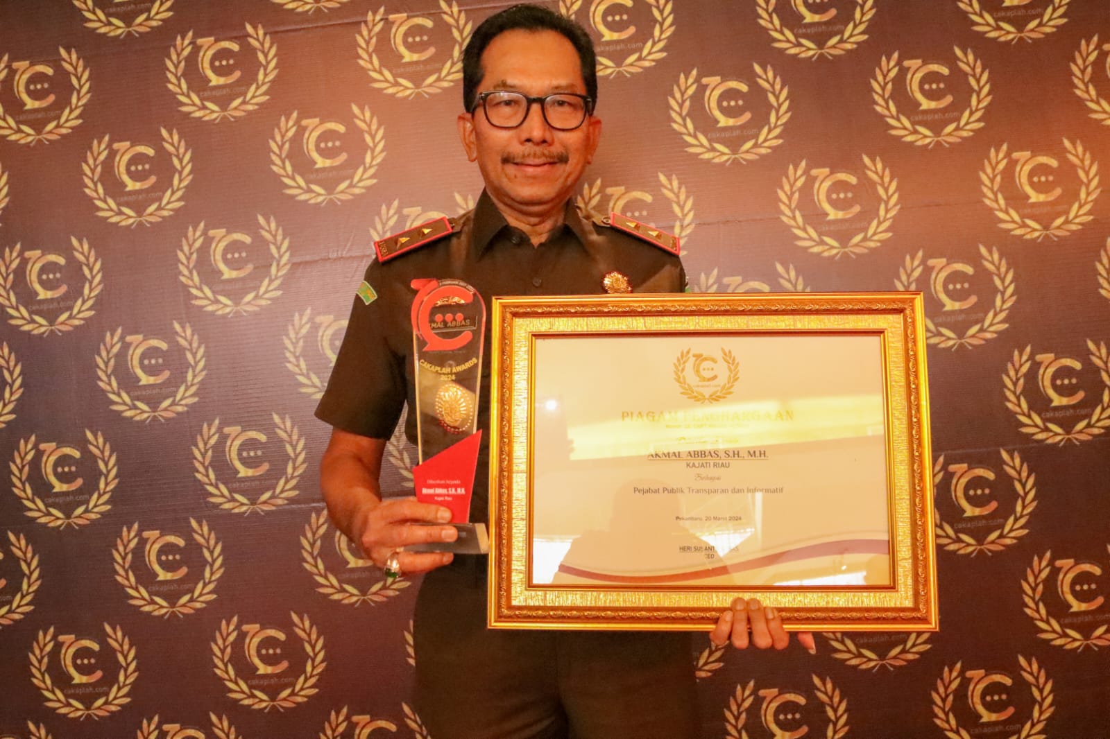 Kepala Kejaksaan Tinggi Riau Raih Penghargaan Cakaplah Awards 2024