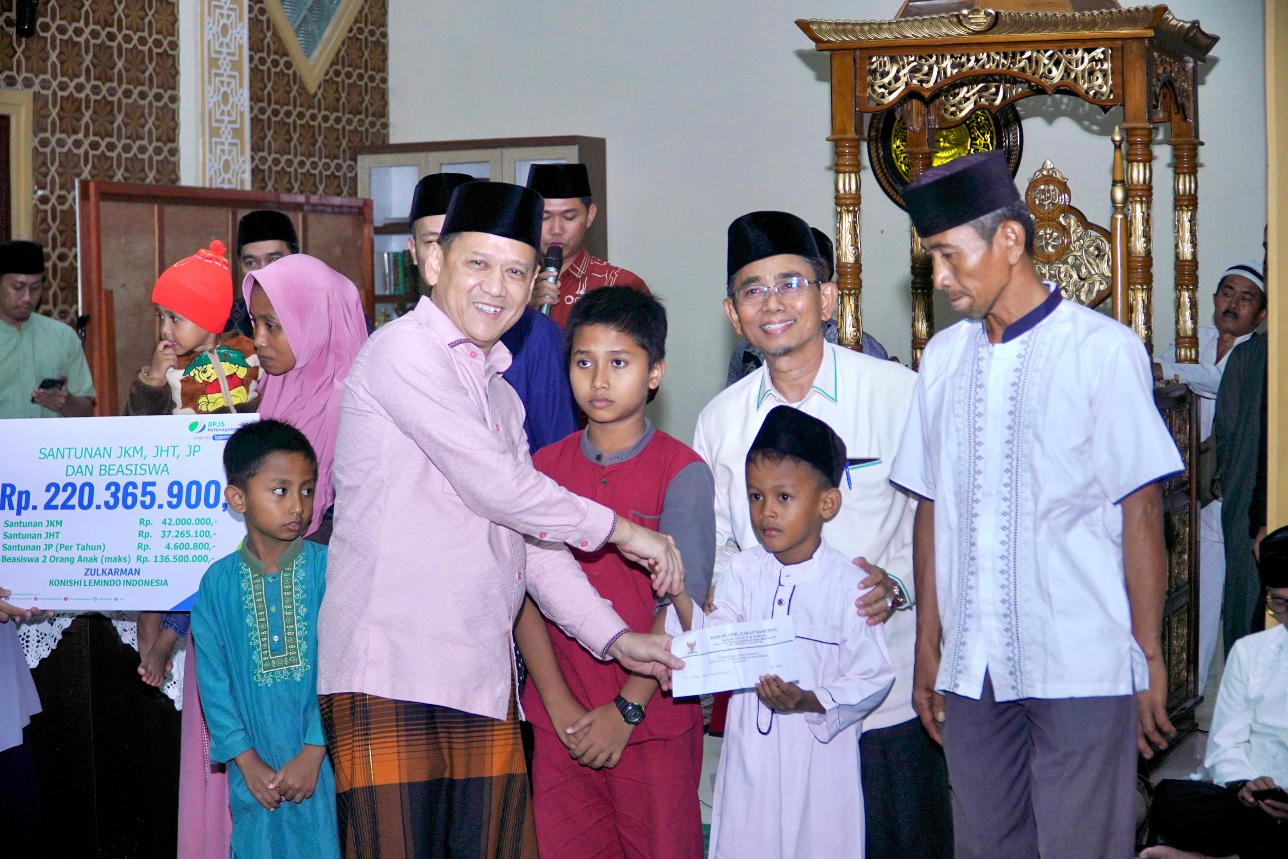 Pj Bupati Kampar Bersama Pj Gubernur Riau Safari Ramadhan di Masjid Jami’ Haqqul Yaqin Desa Tarai Bangun