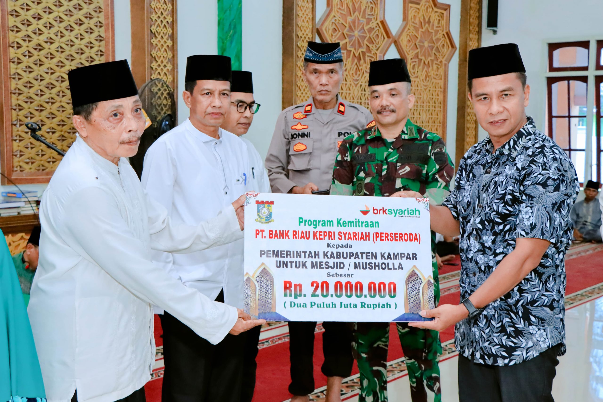 Asisten I Setda Kampar Safari Ramadhan di Masjid Baiturrohman Desa Gunung Mulya