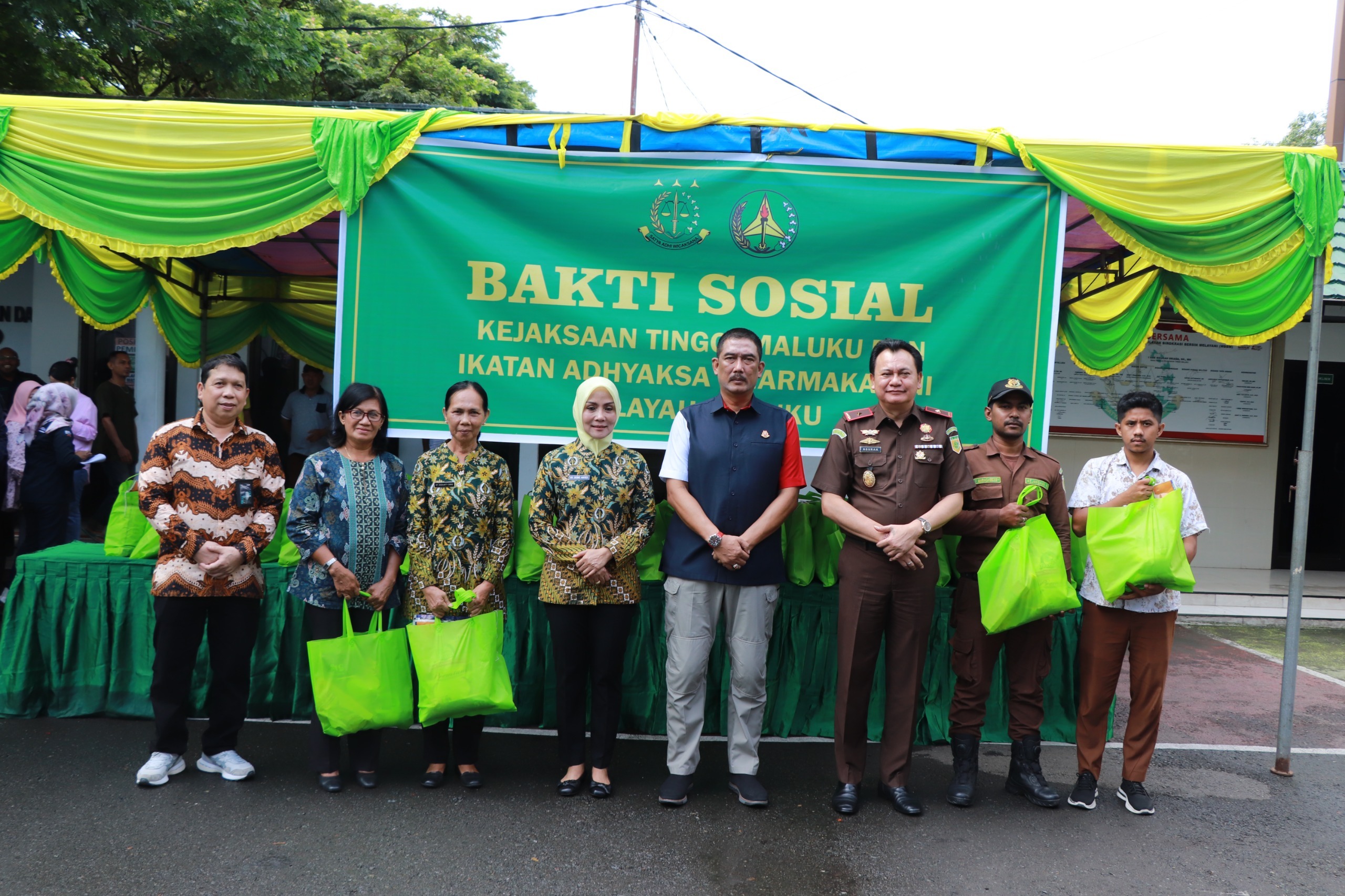 Menyambut Bulan Suci Ramadhan, Kejati Maluku Dan IAD Gelar Bakti Sosial Dan Pasar Murah