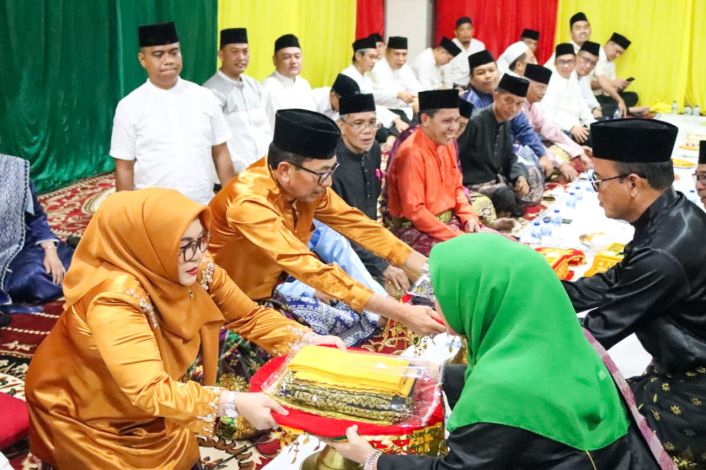 Kajati Riau Bakal Terima Gelar Datuk Seri Lela Setia Junjungan Negeri, Bupati Kasmarni Ucapkan Selamat