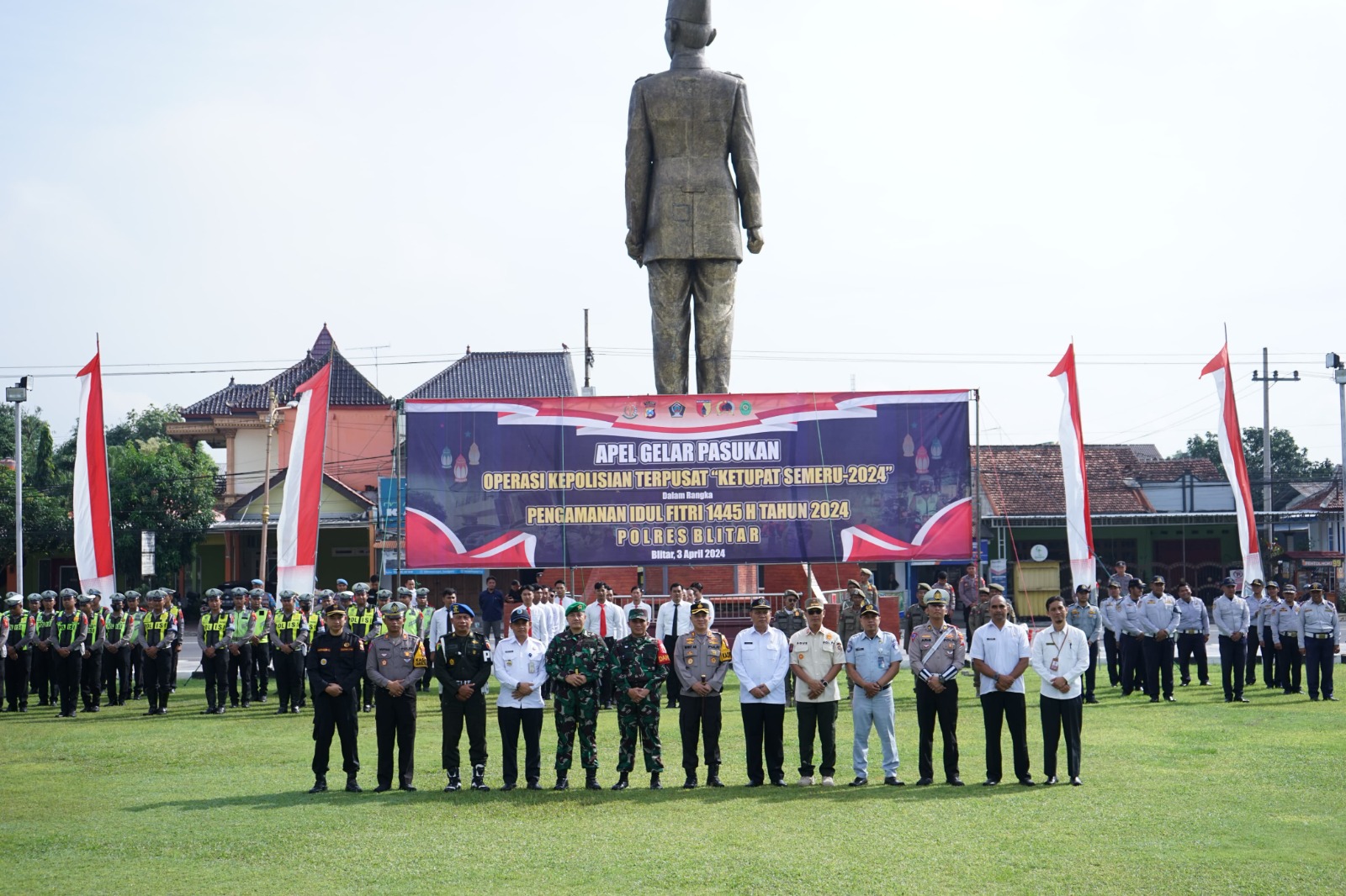 Hadiri Apel Gelar Pasukan Operasi Kepolisian Terpusat”Ketupat Semeru 2024″, Ini Pesan Dandim 0808/Blitar