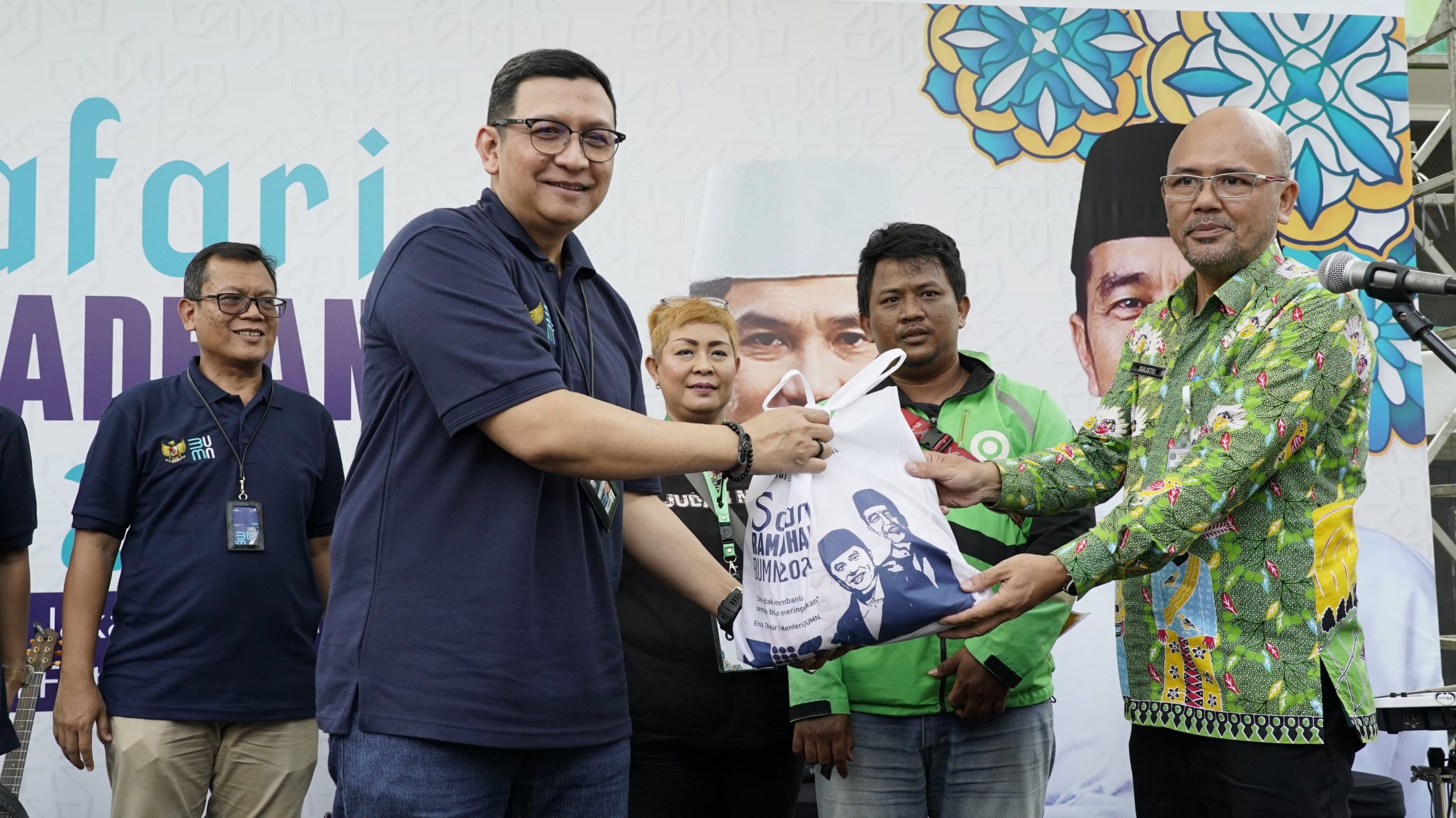 Maknai Momen Ramadan, Telkom Bersama Mandiri dan MindID Gelar Pasar Murah 2.000 Paket Sembako untuk Ojol dan Masyarakat Sekitar