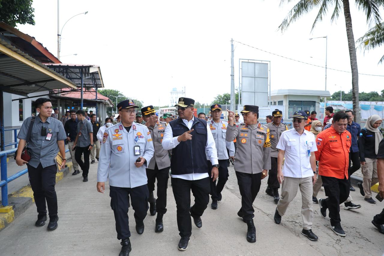 Pastikan Perjalanan Laut Aman, Pj Gubernur Safrizal Datangi Pelabuhan Tanjung Kalian