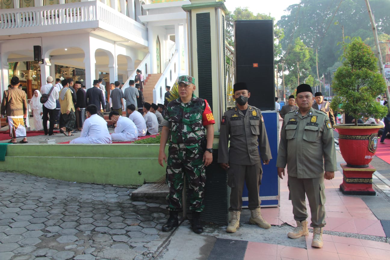 Anggota Kodim 0808/Blitar, Laksanakan Pengamanan Salat Idul Fitri 1445 H