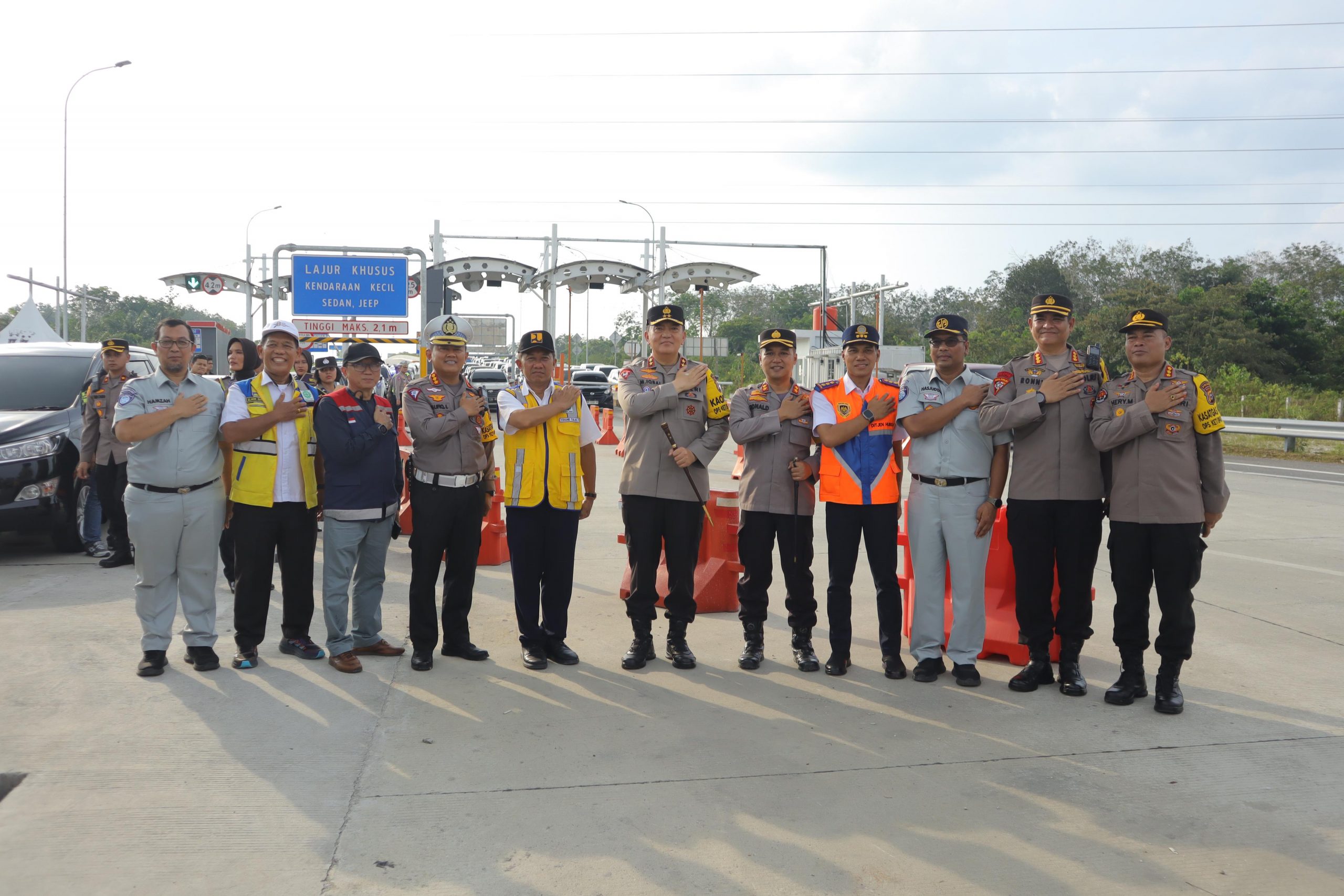 Kapolres Kampar terima Kunjungan Kapolda Di pos Pam XIII Koto Kampar, Ini Arahan nya