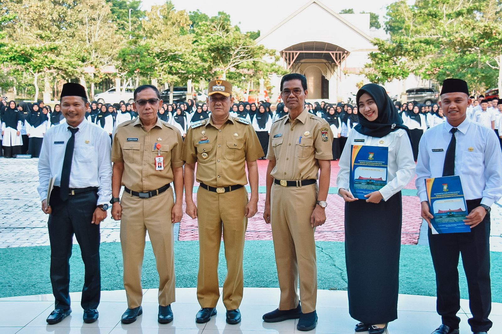 Pemkab Kampar Gelar Apel Penyerahan SK PPPK Formasi Tahun 2023 Secara Simbolis