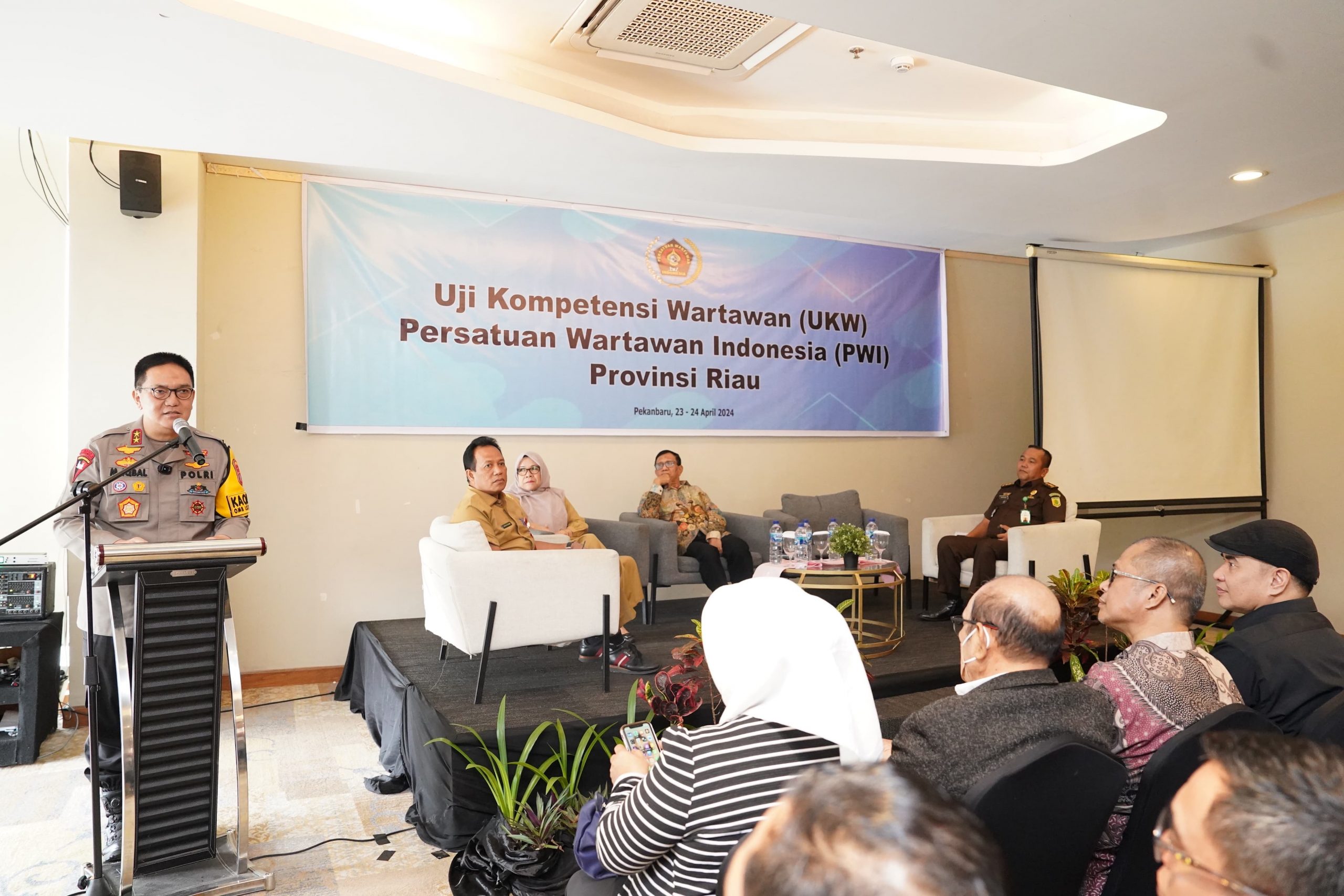 Hadiri Pelaksanaan UKW PWI Riau, Ini Pesan Penting Irjen M Iqbal