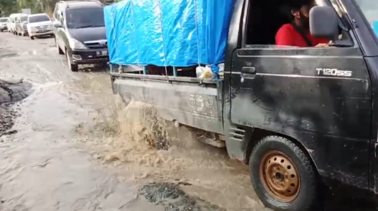 Kondisi Jalan Tapung Hulu KM, 65 Rusak Parah, Kadis PUPR Provinsi Riau Harus Segera Lakukan Perbaikan