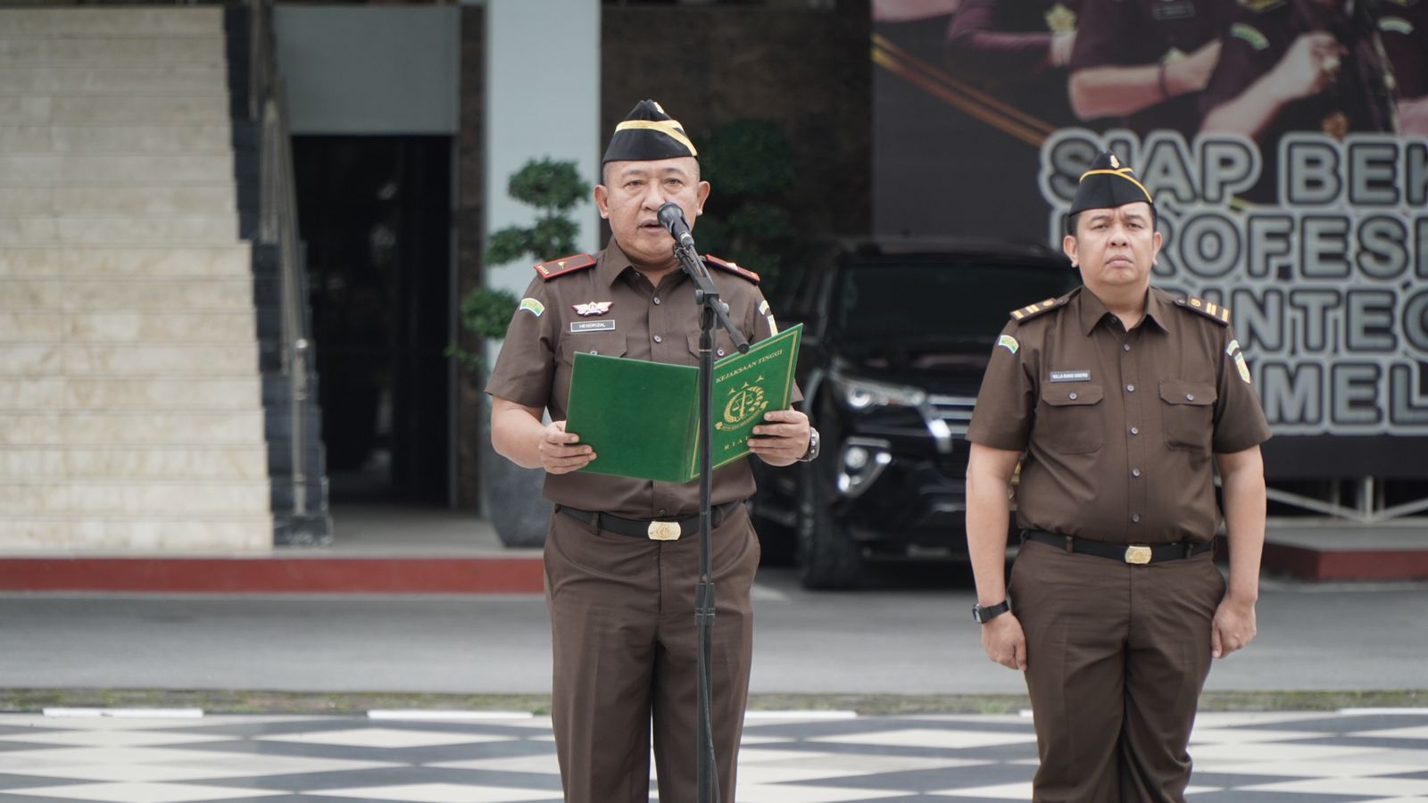 Wakil Kepala Kejaksaan Tinggi Riau Menjadi Penerima Apel Kerja Pagi