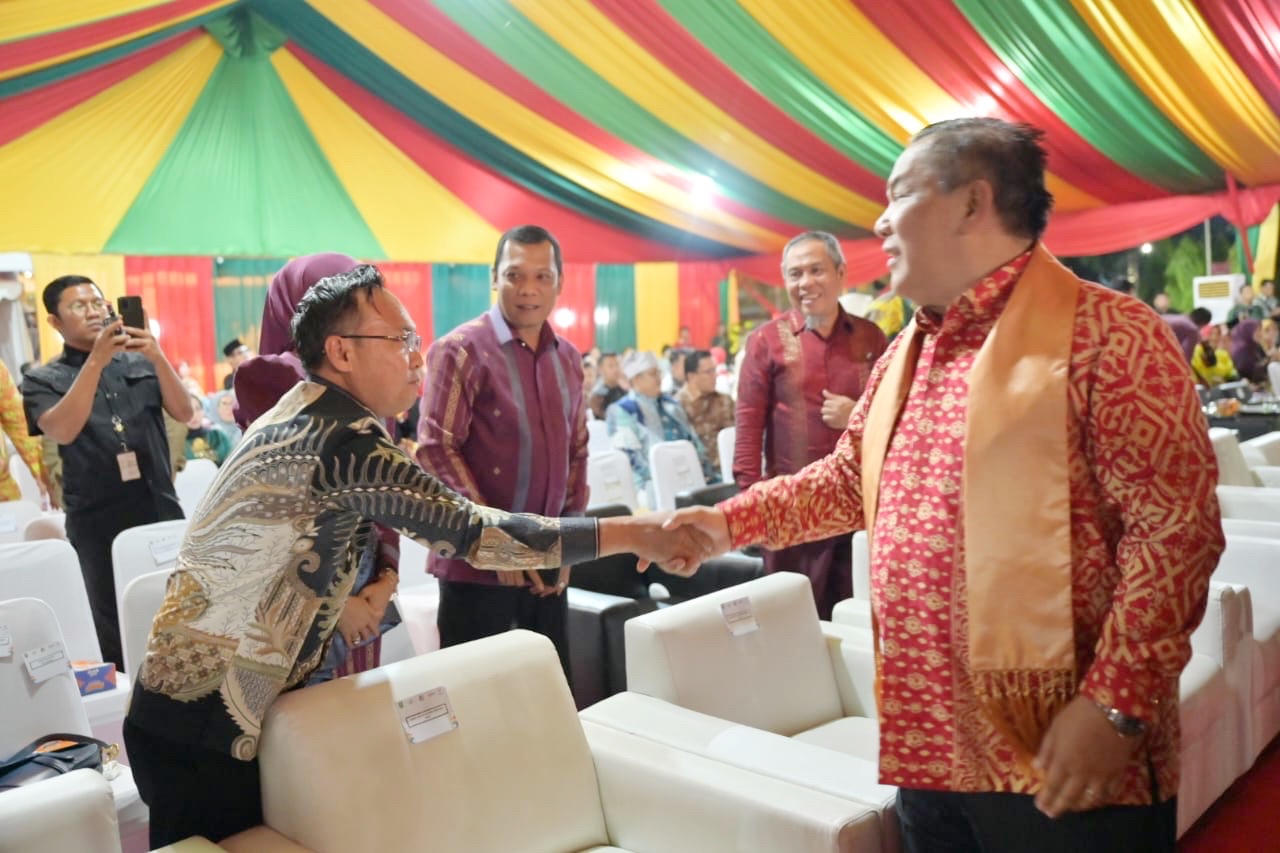 Bupati Bengkalis Hadir Upacara Pembukaan BBI BBWI dan Karnaval Lancang Kuning 2024