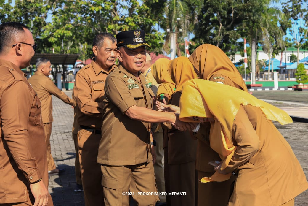 Plt Bupati Asmar Serahkan Delapan Ambulance Dan Pusling Bagi Puskesmas Se-Kabupaten Kepulauan Meranti