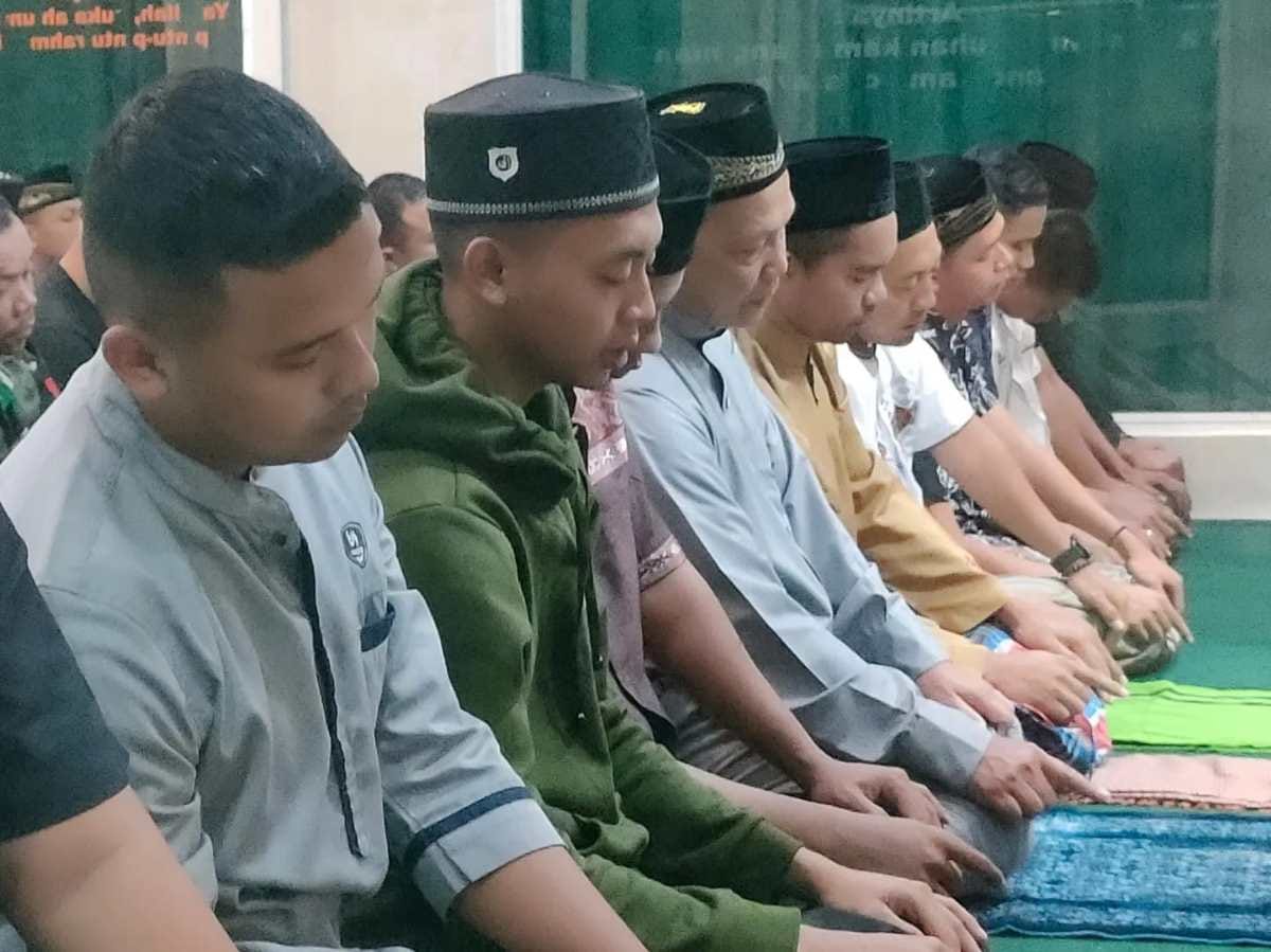 Pangdivif 2 Kostrad Sholat Subuh Berjamaah Bersama Keluarga Besar Menarmed 2 Putra Yudha