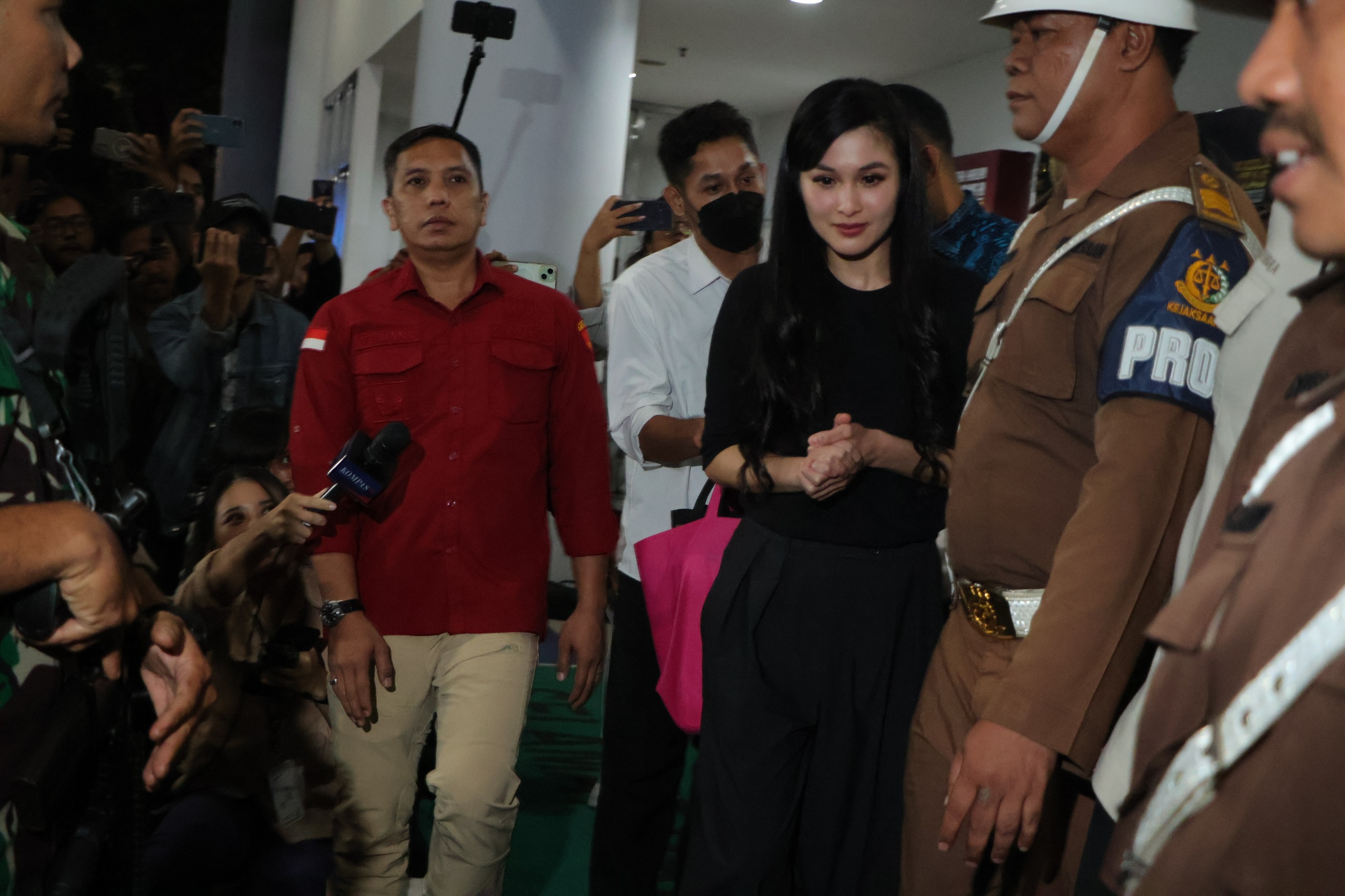 Tim Penyidik Memeriksa 2 Orang Tersangka Dan 11 Istri Tersangka Sebagai Saksi Dalam Perkara Komoditas Timah