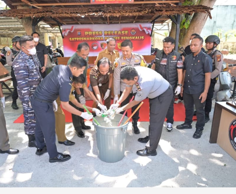 Polres Bengkalis, Musnahkan Barang Bukti Narkotika Ganja Kering Sabu Dan Pil Ekstasi 