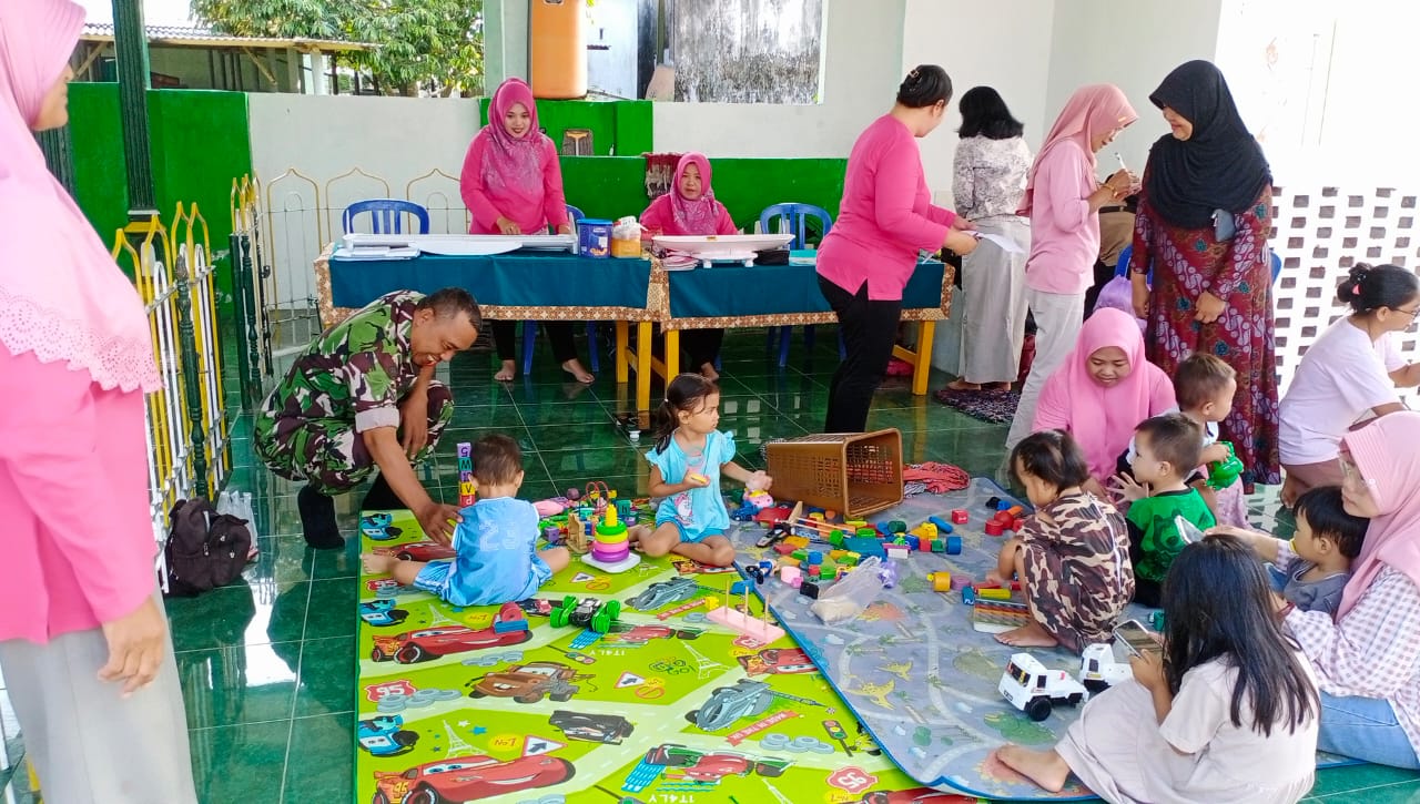 Cegah Stunting, Aksi Serda Supriyono Bersama Posyandu Lingkungan Cepoko Wlingi Blitar