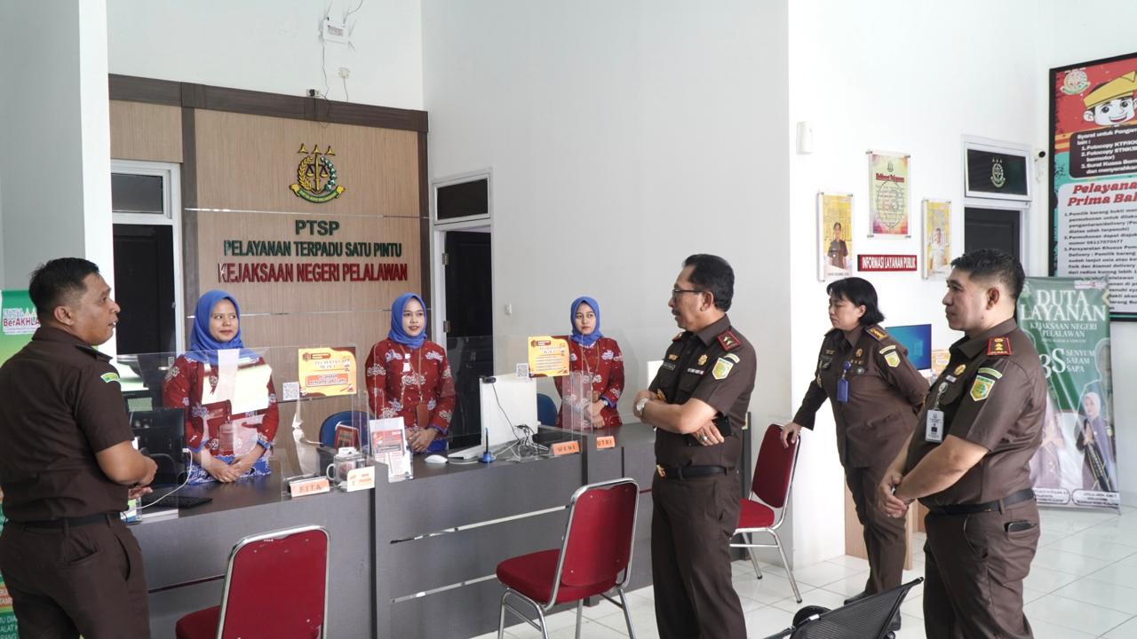 Kepala Kejaksaan Tinggi Riau dan Ketua Ikatan Adhyaksa Dharmakarini (IAD) Wilayah Riau Melakukan Kunjungan Kerja dan Supervisi Ikatan Adhyaksa Dharmakarini (IAD) Wilayah Riau di Kejaksaan Negeri Pelalawan