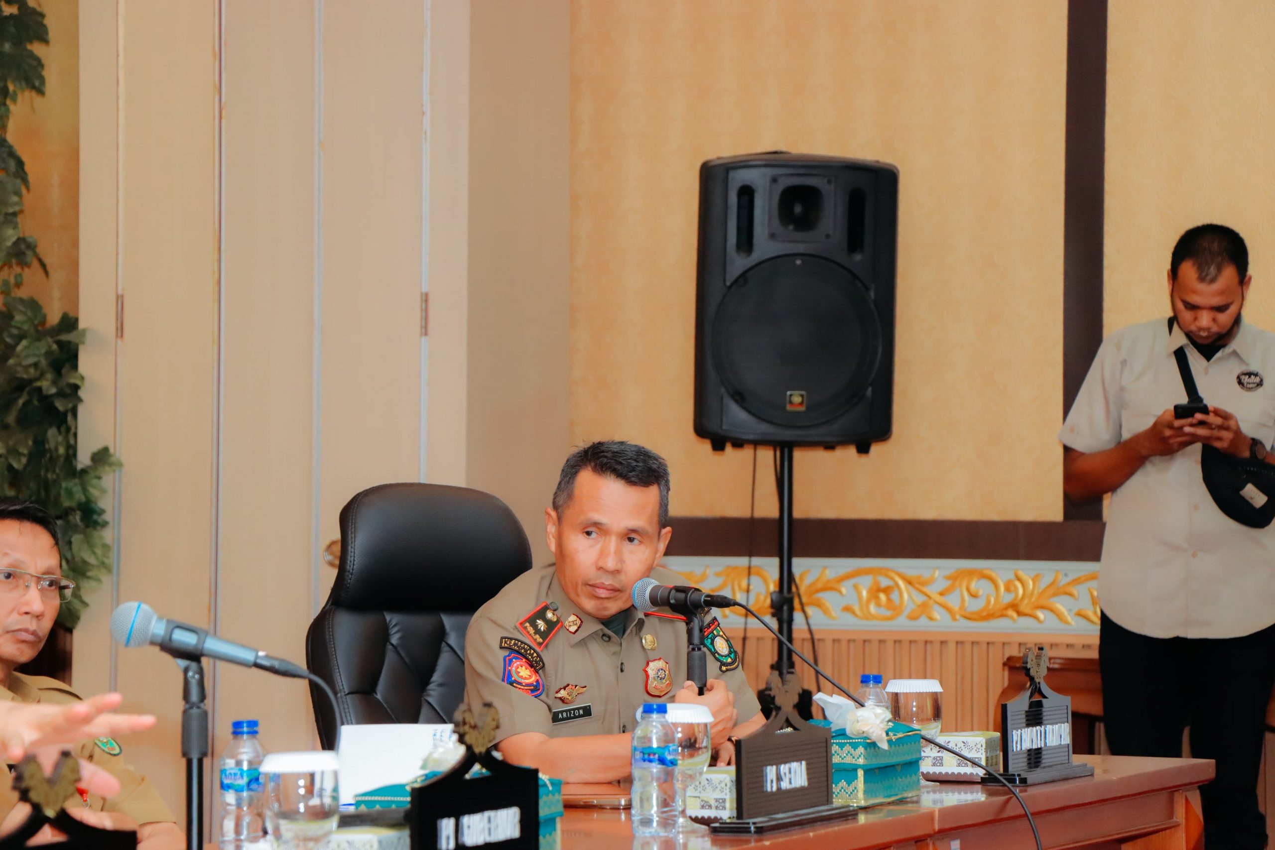 Wakili Pj Bupati Kampar, Kasatpol PP Arizon, SE Lakukan Rapat Teknis Bersama Gubri Terkait Kunker Presiden Jokowi Ke Kabupaten Kampar