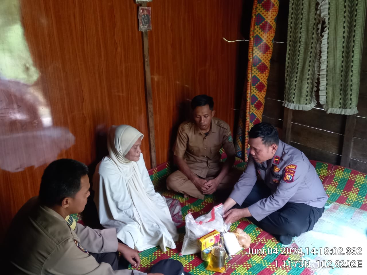 Program SIDUL Polsek Rangsang Memberi Bantu Lansia di Rangsang Pesisir