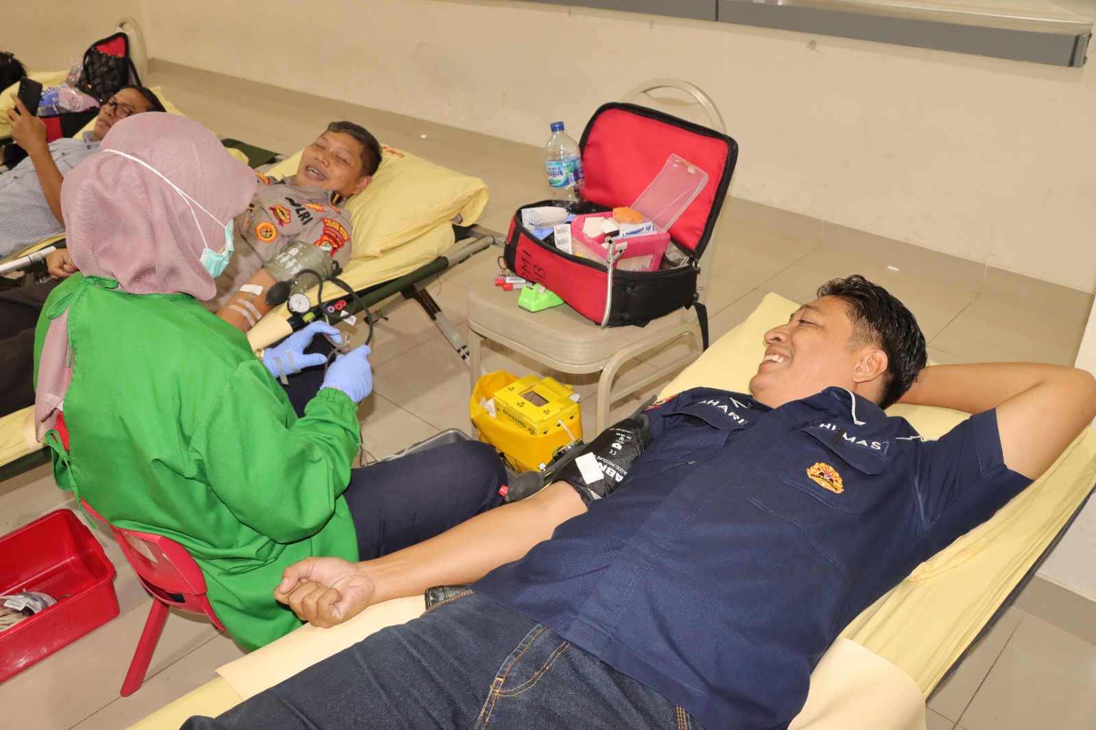 Dokkes Polres Metro Jakarta Barat dan PMI Gelar Donor Darah Sambut Hari Bhayangkara Ke-78