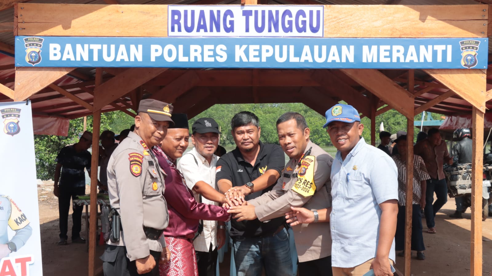 Jumat Curhat Polres Kepulauan Meranti Berikan Bantuan Ruang Tunggu Di Kempang Penyebrangan Alai – Gogok Agar Masyarakat Yang Guna Kempang Merasa Aman