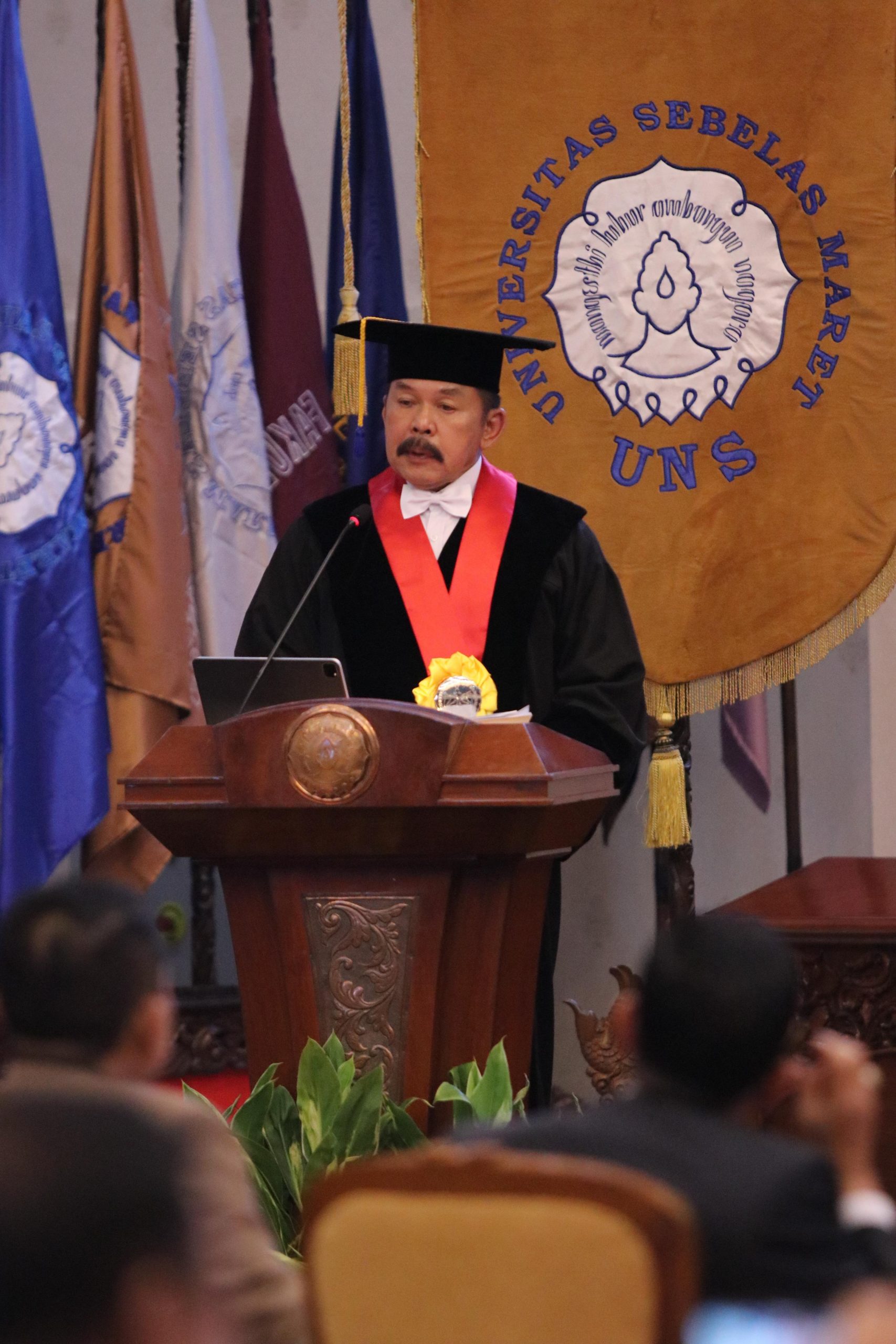 Jaksa Agung RI Beri Ulasan Terhadap Orasi Ilmiah Pengukuhan Profesor Kehormatan Prof. Dr.Bambang Sugeng Rukmono,S.H.M.H. Di Universitas Sebelas Maret Surakarta