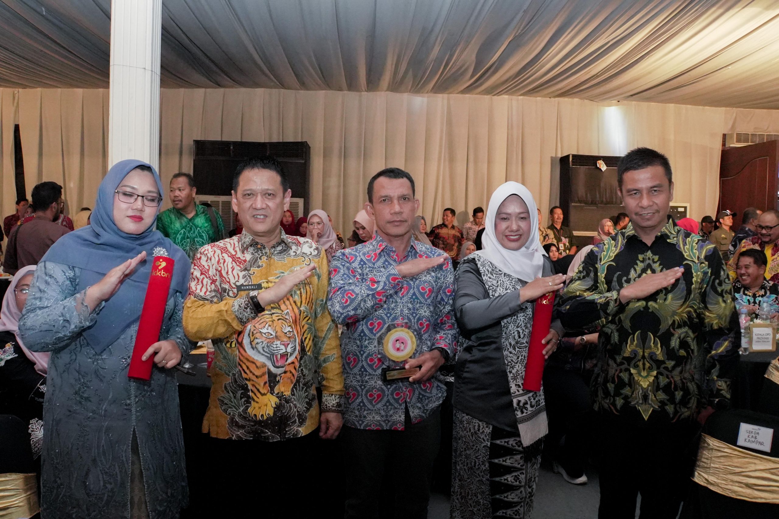 Kabupaten Kampar Raih Penghargaan Bangga Kencana dan Percepatan Penurunan Stunting 2024