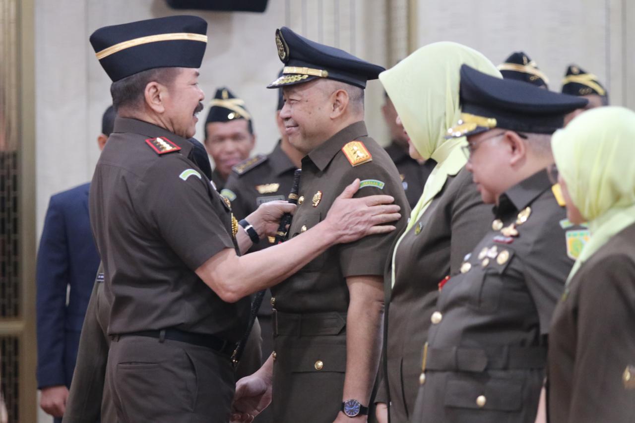 Lantik Pejabat Baru,Jaksa Agung : “Bekerjalah Dengan Nurani dan Akal Sehat Untuk Menjadikan Kejaksaan Penegak Hukum Nomor Satu Dalam Penegakan Hukum dan Pelayanan Publik”