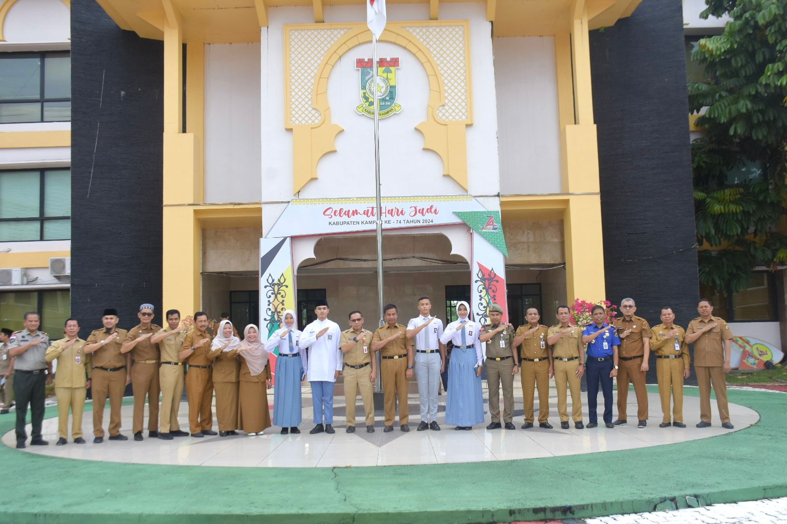 Membanggakan, Pj Sekda Kampar Lepas Petugas Paskibraka Kamilatun Nisa untuk Tingkat Nasional