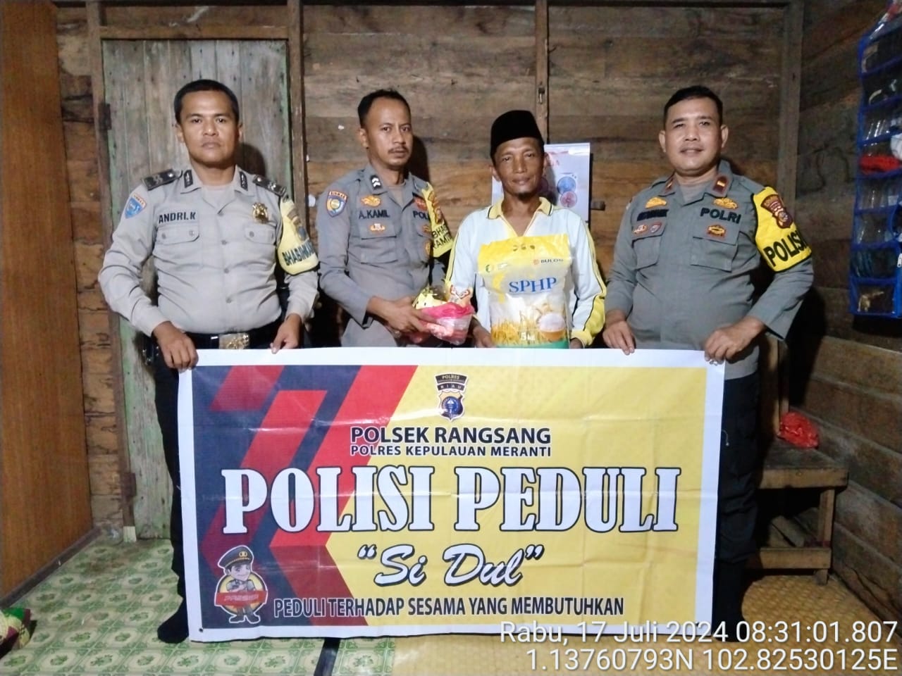 “Polisi Peduli (SI DUL) Polsek Rangsang : Berbagi Kebahagiaan, Salurkan Bantuan Sembako”