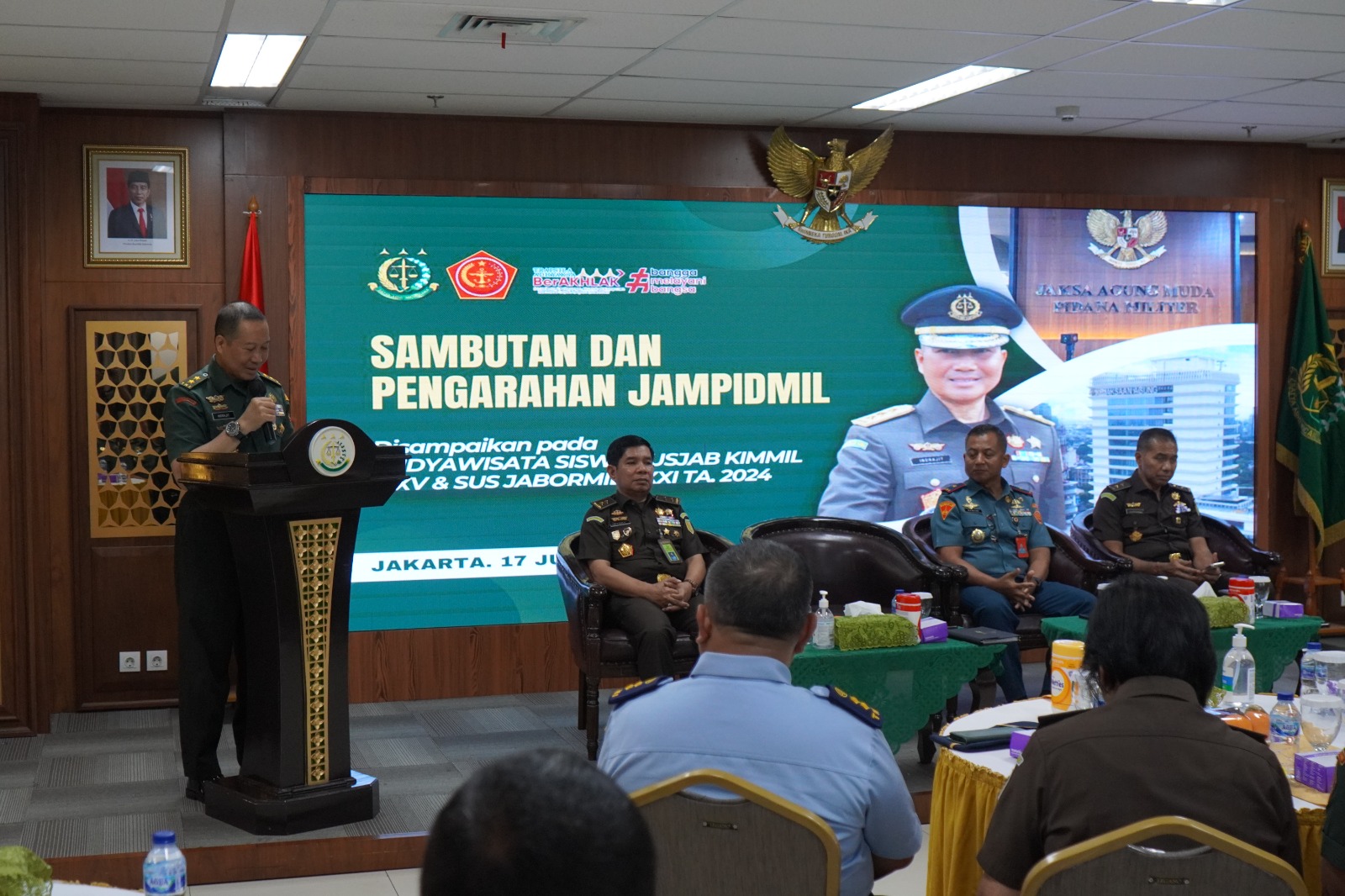 JAM-Pidmil Mayjen TNI Dr.W.Indrajit Memberikan Pembekalan Terhadap Siswa Susjab Kimmil XXV & Susjabormil XXXI Tahun Ajaran 2024