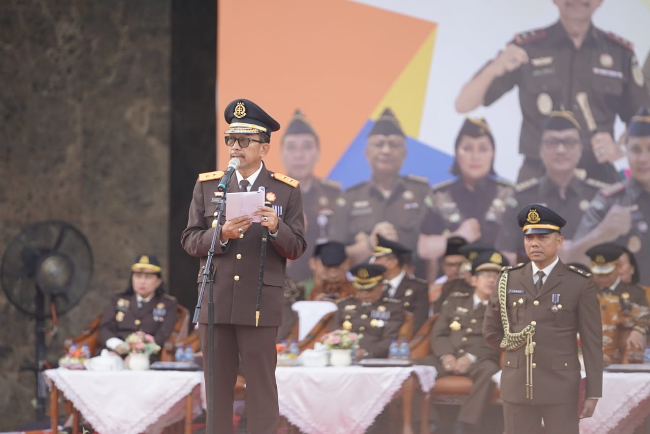 Kejati Riau Gelar Upacara Peringatan Hari Bhakti Adhyaksa Ke- 64 Tahun 2024