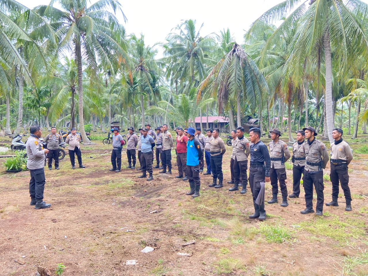 Tim Dipimpin Langsung Kapolres Kepulauan Meranti Terus Berupaya Melakukan Pendinginan di Desa Tanjung Kedabu