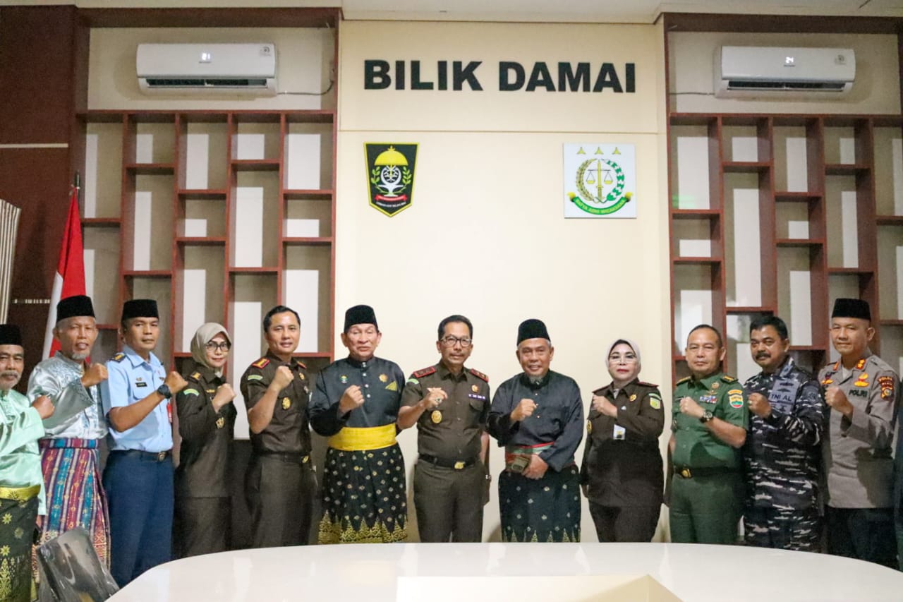 Kajati Riau Meresmikan “Bilik Damai” Kejati Riau Bersama LAM Riau