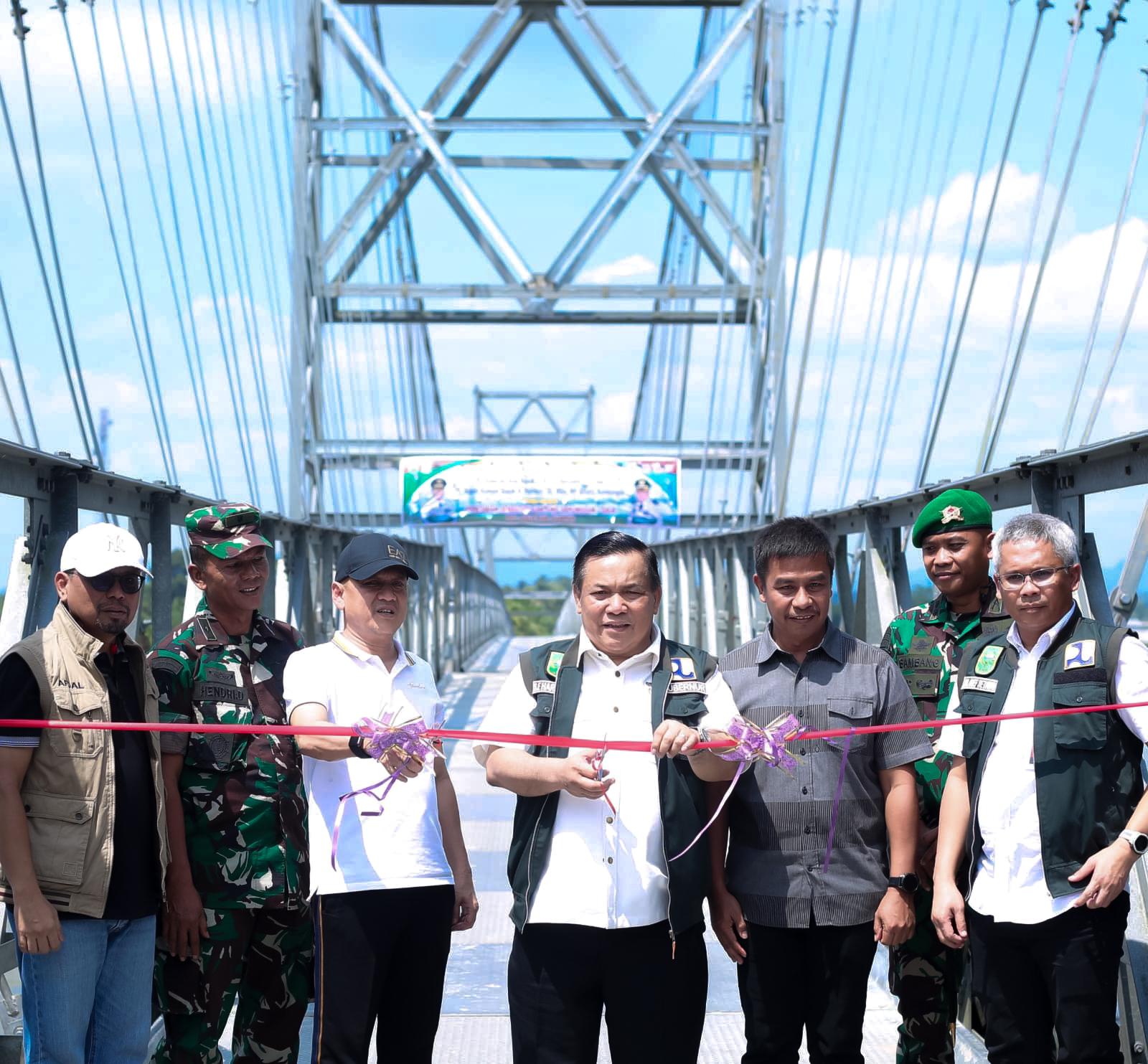 Bersama Pj Gubernur Riau, Pj Bupati Kampar Resmikan Jembatan Gantung Sipungguk-Salo