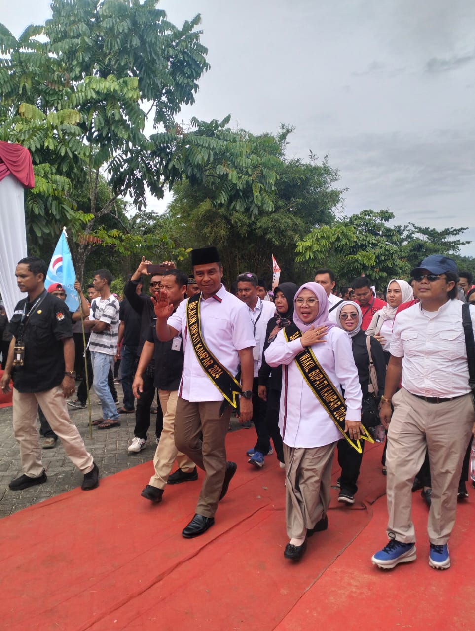 Pasangan Calon Ahmad Yuzar dan Misharti Melakukan Pendaftaran Secara Resmi Di KPU Kampar