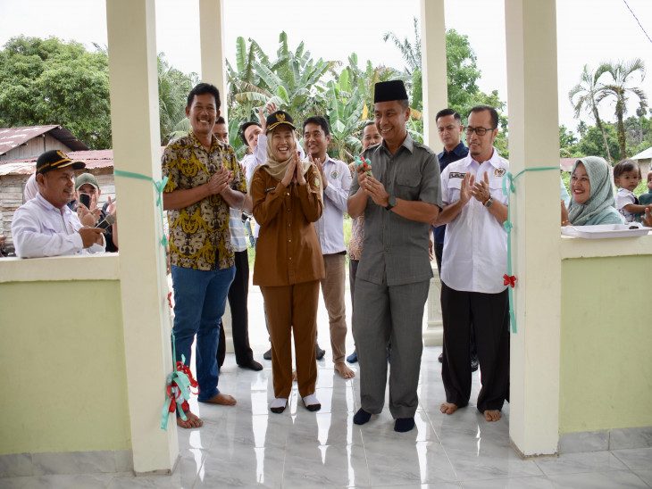 Pj.Sekda Kampar Menghadiri Serta Meresmikan Posyandu Melati Dusun II Desa Karya Indah