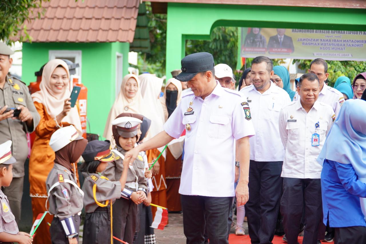 Pimpin Apel Peringatan HAN Ke-40 Tahun 2024, Pj. Bupati Kampar : Pemkab Kampar Komit Terhadap Perlindungan dan Pemenuhan Hak-hak Anak