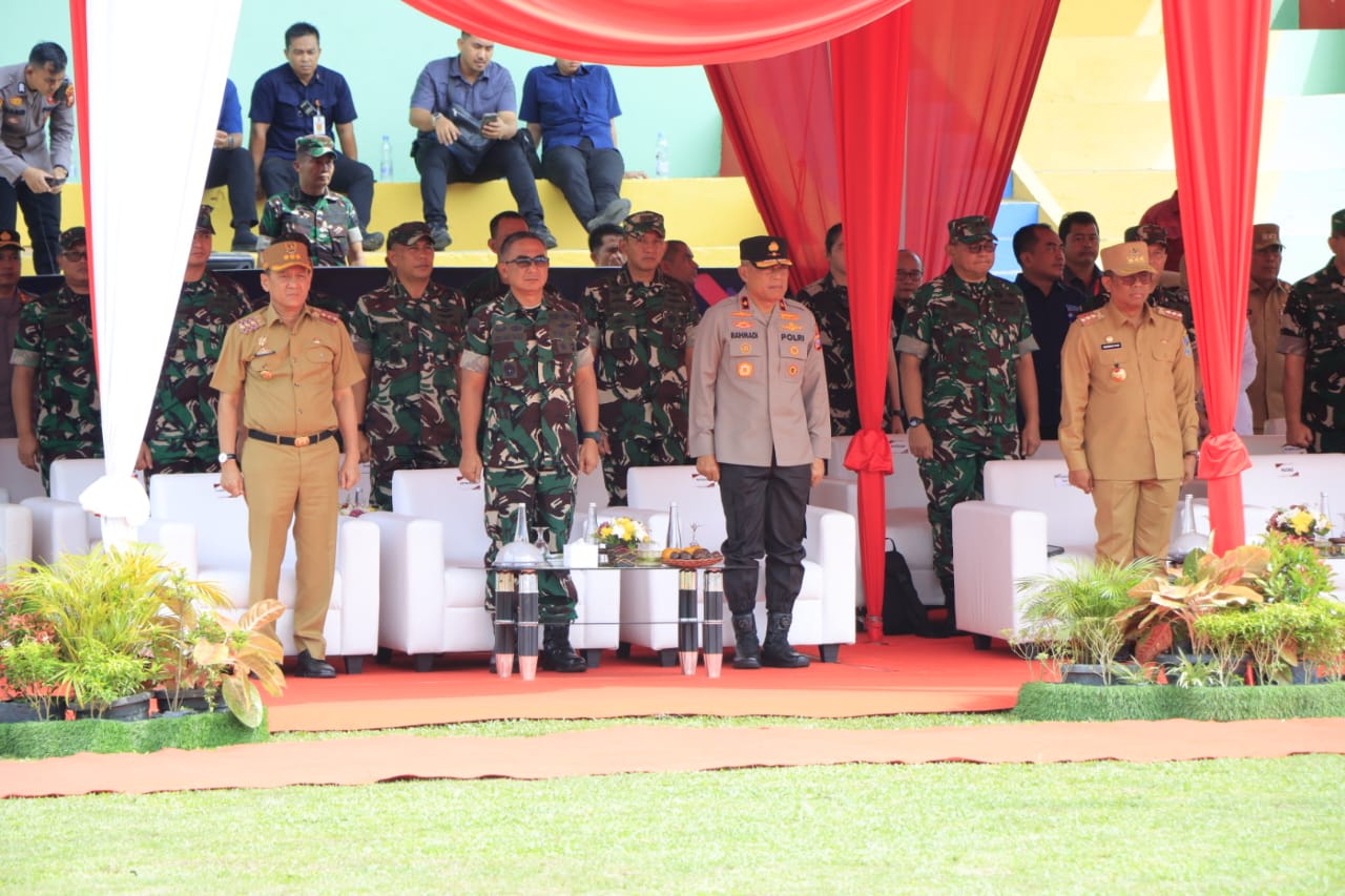 Pj  Bupati Kampar Hambali Dampingi Kepala Staf Angkatan Darat Jendral TNI Maruli Simanjuntak Tutup TMMD di Kampar Kiri Hulu