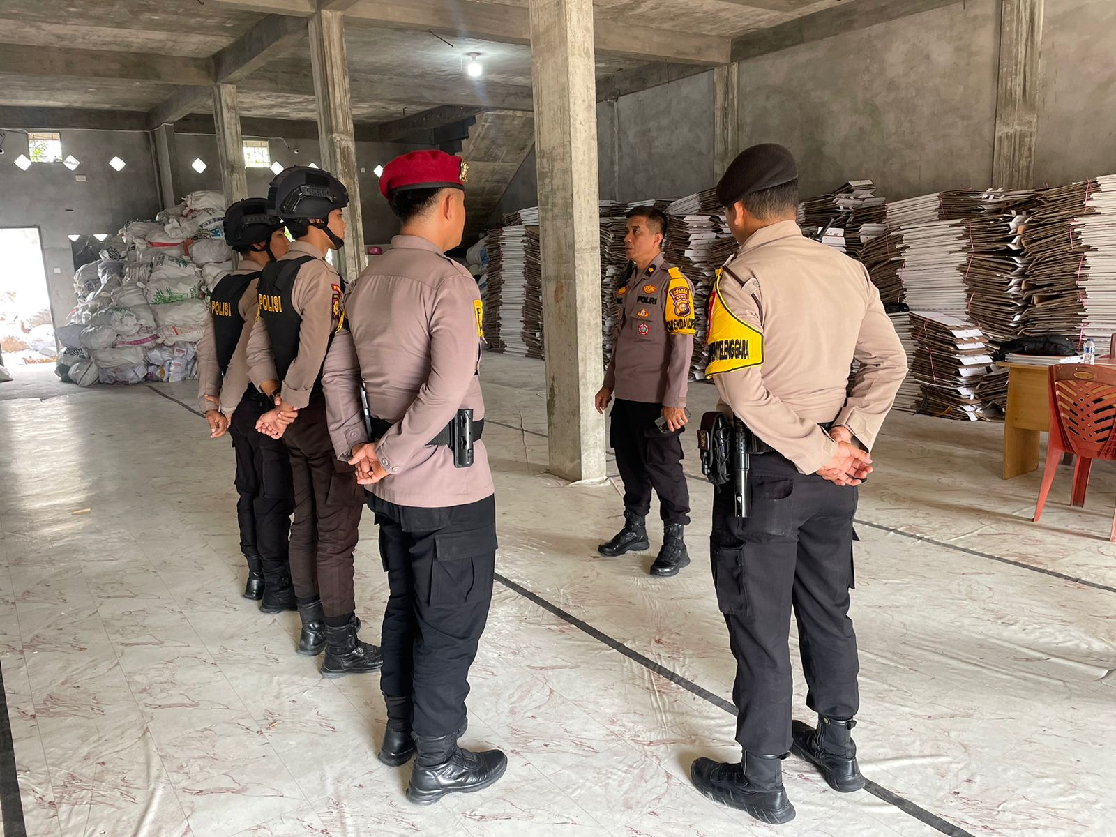 Kabag Ops Kompol Syahrizal Pimpin Langsung Pengecekan Kantor KPU Dan Gudang Logistik Jelang Pelaksanaan Pilkada 2024