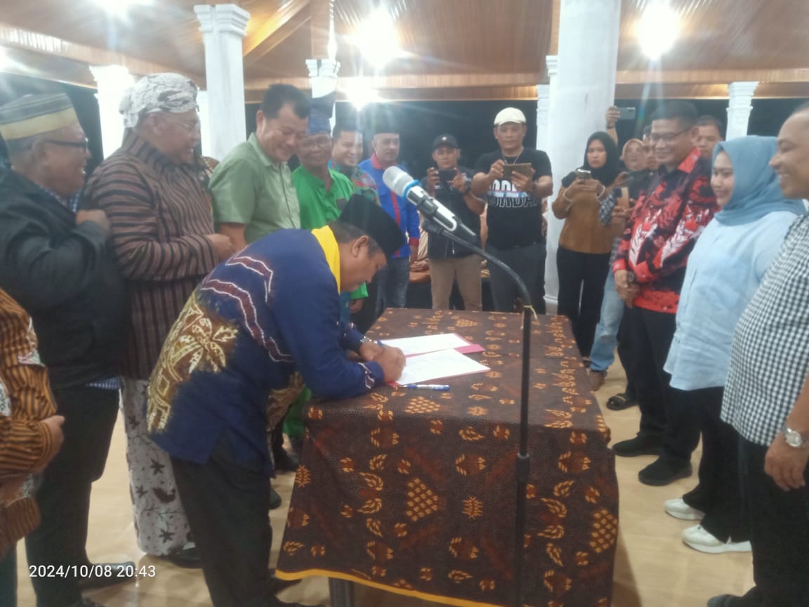 Kasmarni-Bagus Santoso Kampanye Dialog Di Posko Pemenangan Di Pendopo PKMJ