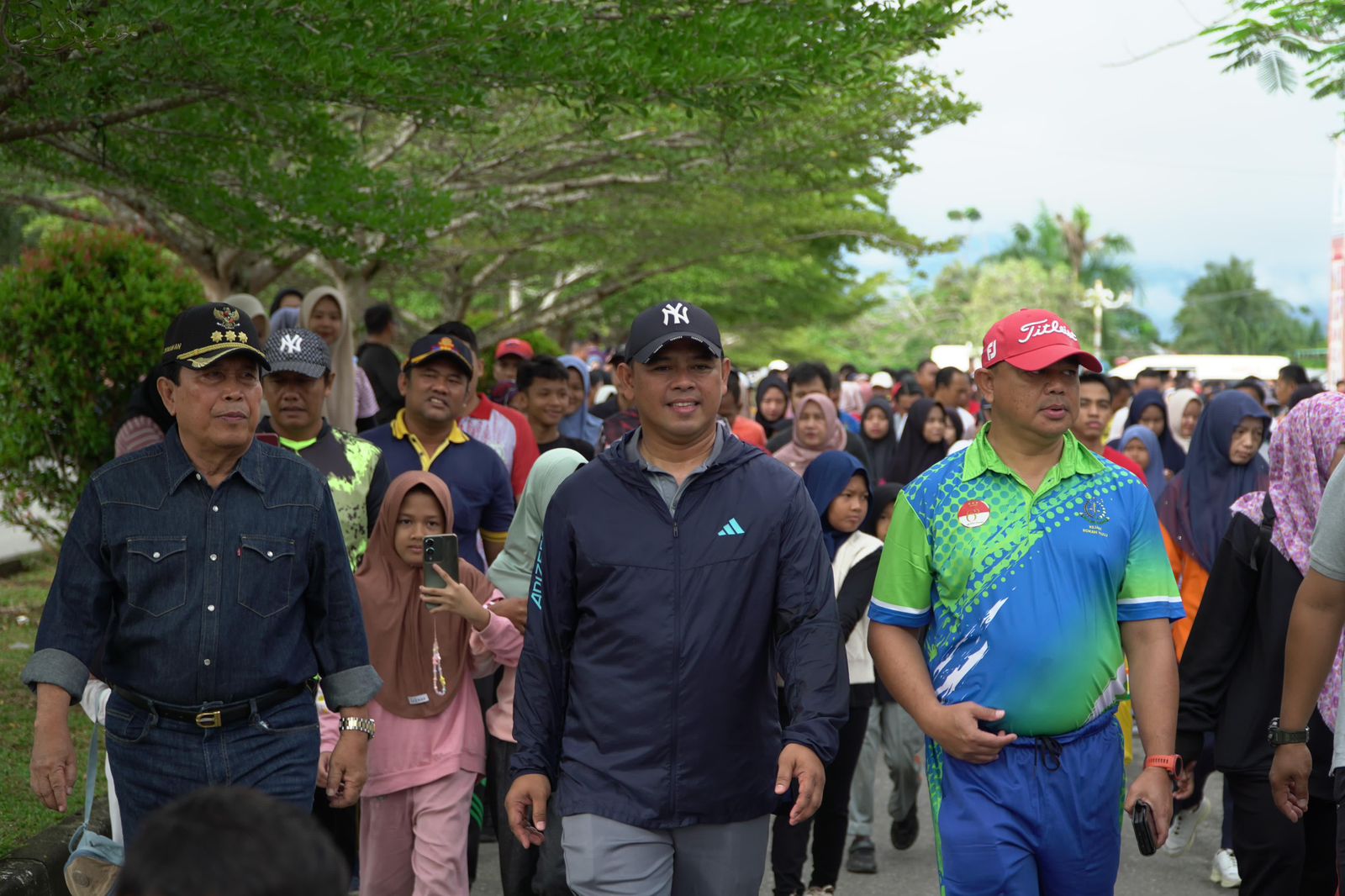 Kapolres Beserta Ribuan Masyarakat Ikuti Giat Jalan Sehat Hut Rohul Ke-25, Ajak Ciptakan Pilkada Aman Dan Damai