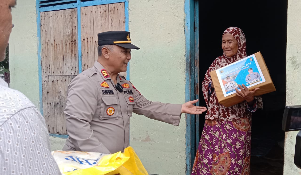 Polsek XIII Koto Kampar Laksanakan Cooling System Sekaligus Berbagi Rezeki Untuk Masyarakat Kurang Mampu