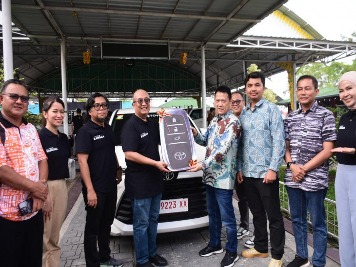 Pj. Bupati Kampar Hadiri Peluncuran Mobil Hilux Rangga dan Terima CSR dari PT. Agung Toyota Berupa 1 Unit Toyota Avanza untuk Peningkatan Pelayanan Publik