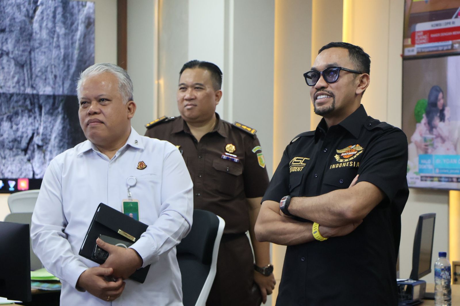 Wakil Ketua Komisi III DPR RI Melakukan Pengecekan Peralatan Intelijen Pada JAM INTELIJEN Kejaksaan Agung