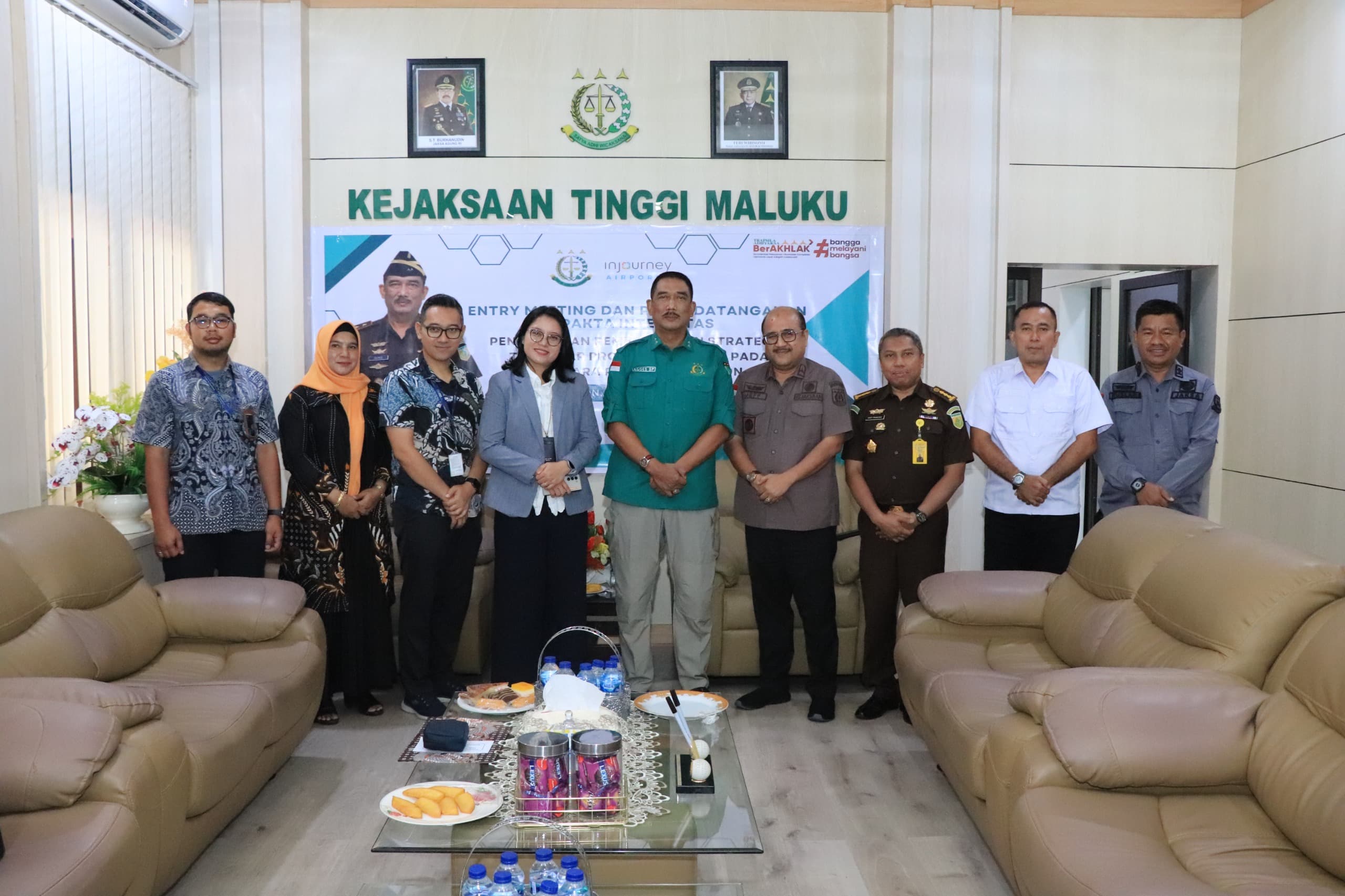 Melalui Penandatanganan Pakta Integritas, Kajati Maluku Agoes SP Pastikan Pelaksanaan Pekerjaan Di Bandara Pattimura Ambon Berjalan Tepat Waktu, Tepat Mutu Dan Tepat Sasaran