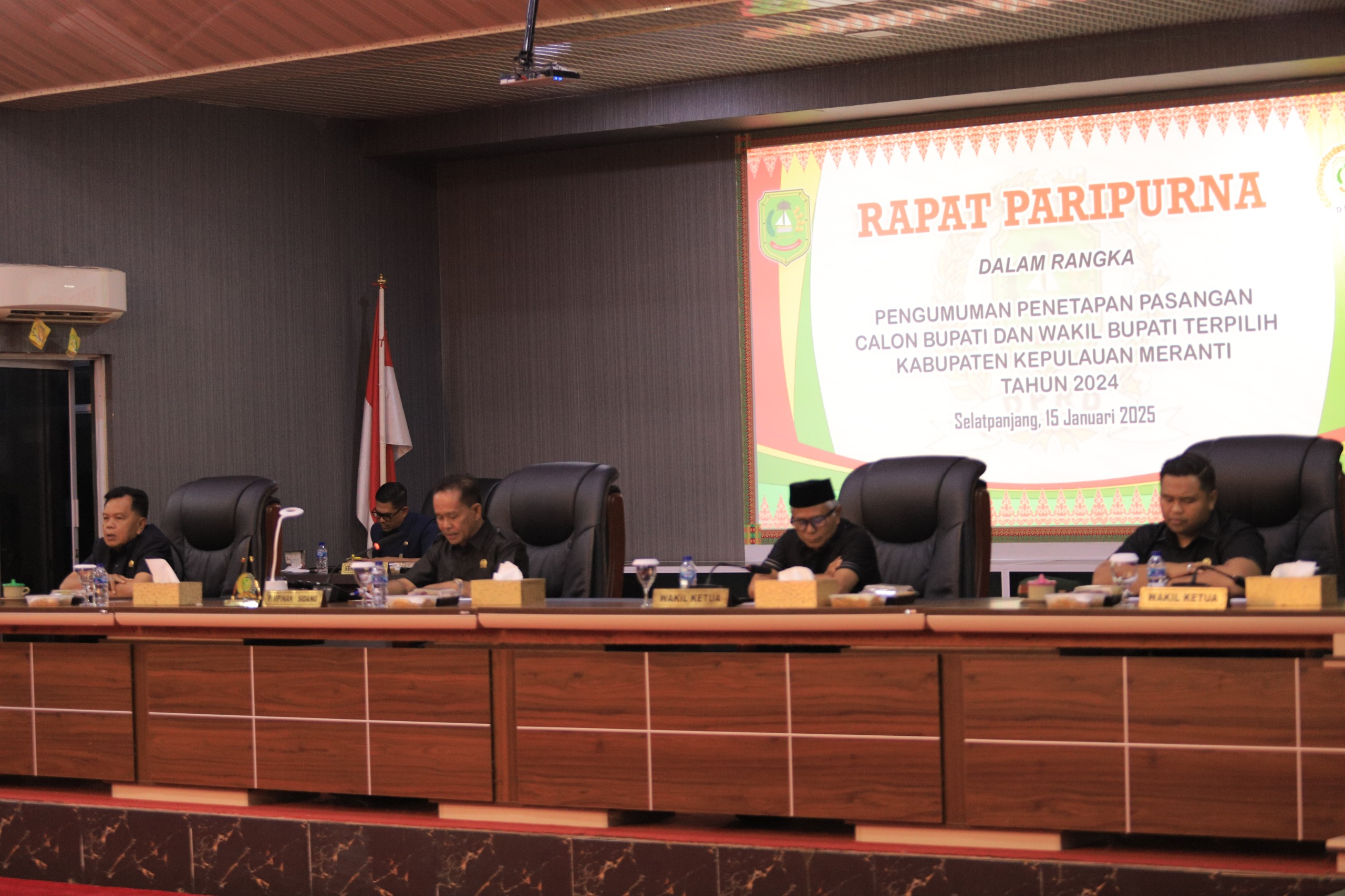 DPRD Kepulauan Meranti Gelar Rapat Paripurna Pengumuman Penetapan Pasangan Bupati dan Wakil Bupati Terpilih 2025-2030